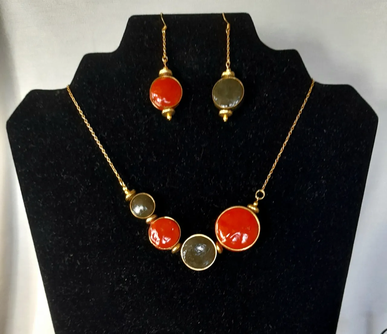 Parure Cabochons rouge et gris