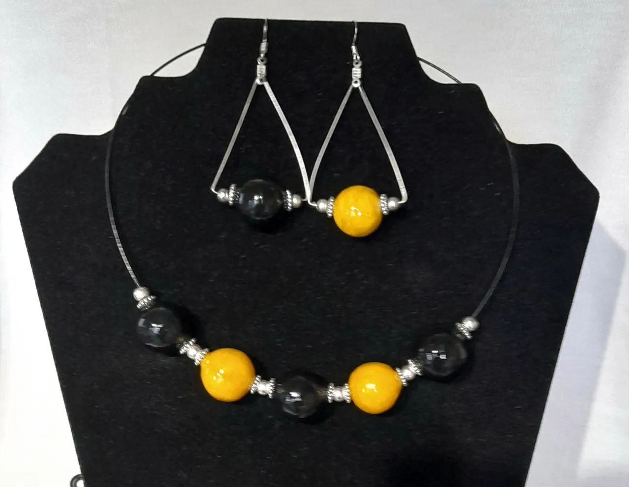 Parure Jaune et anthracite