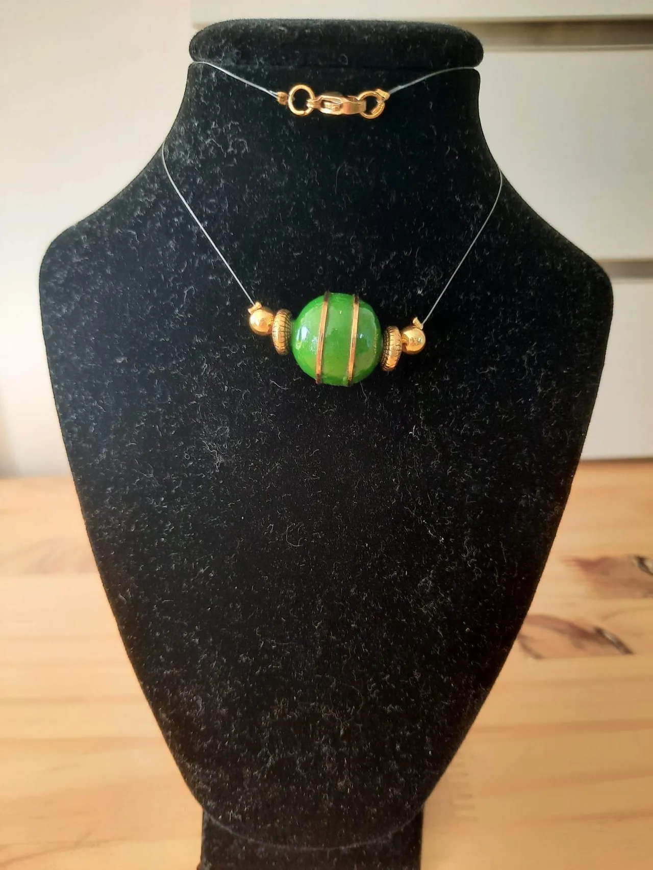 Collier Perle verte rayée